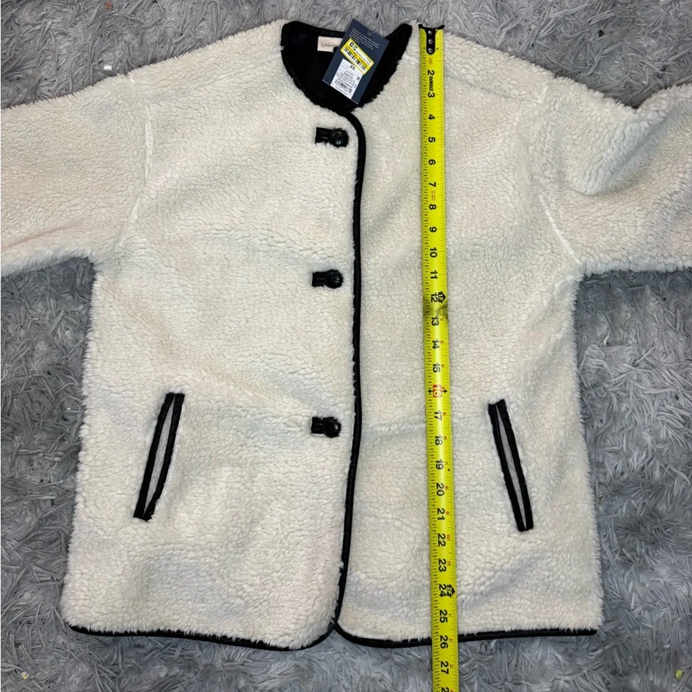 Universal Thread Women’s Faux Shearling Coat - Cream Size Extra Small NWT - Picture 10 of 10